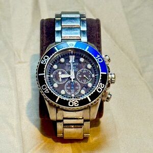 Seiko, Diver Solar Chronograph (V175-0AD0)